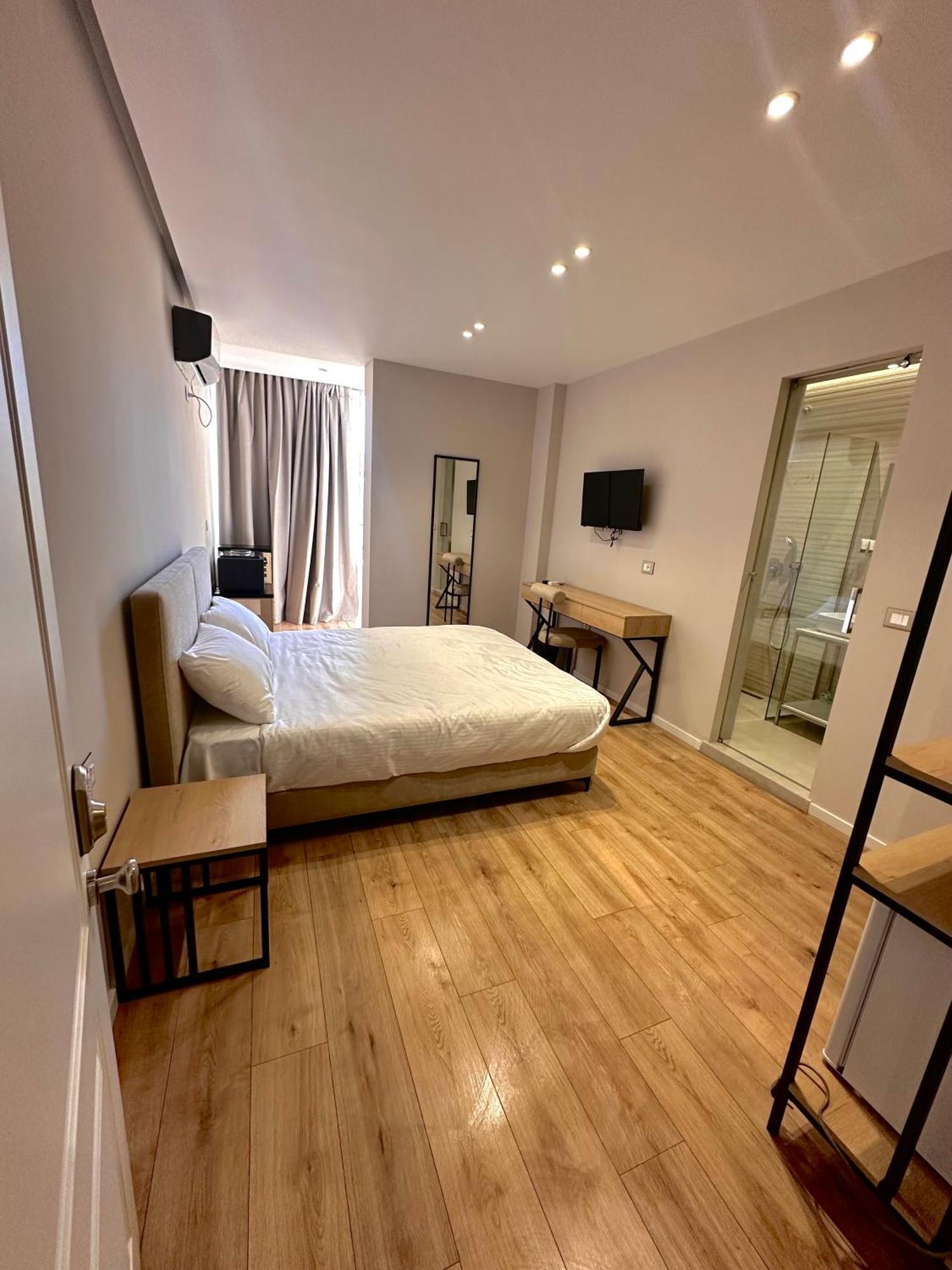 Amazon 8 Guesthouse Tirana Zewnętrze zdjęcie