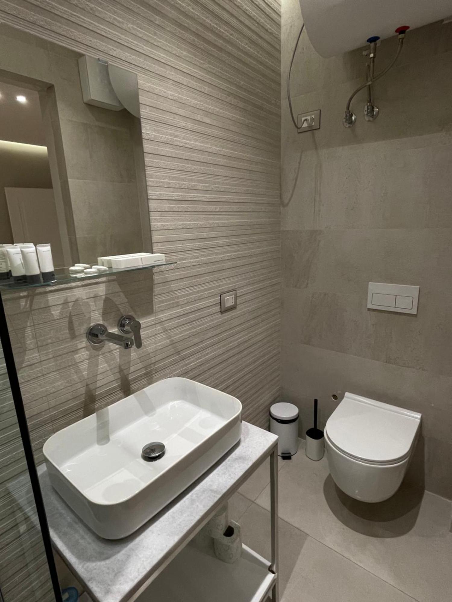 Amazon 8 Guesthouse Tirana Zewnętrze zdjęcie