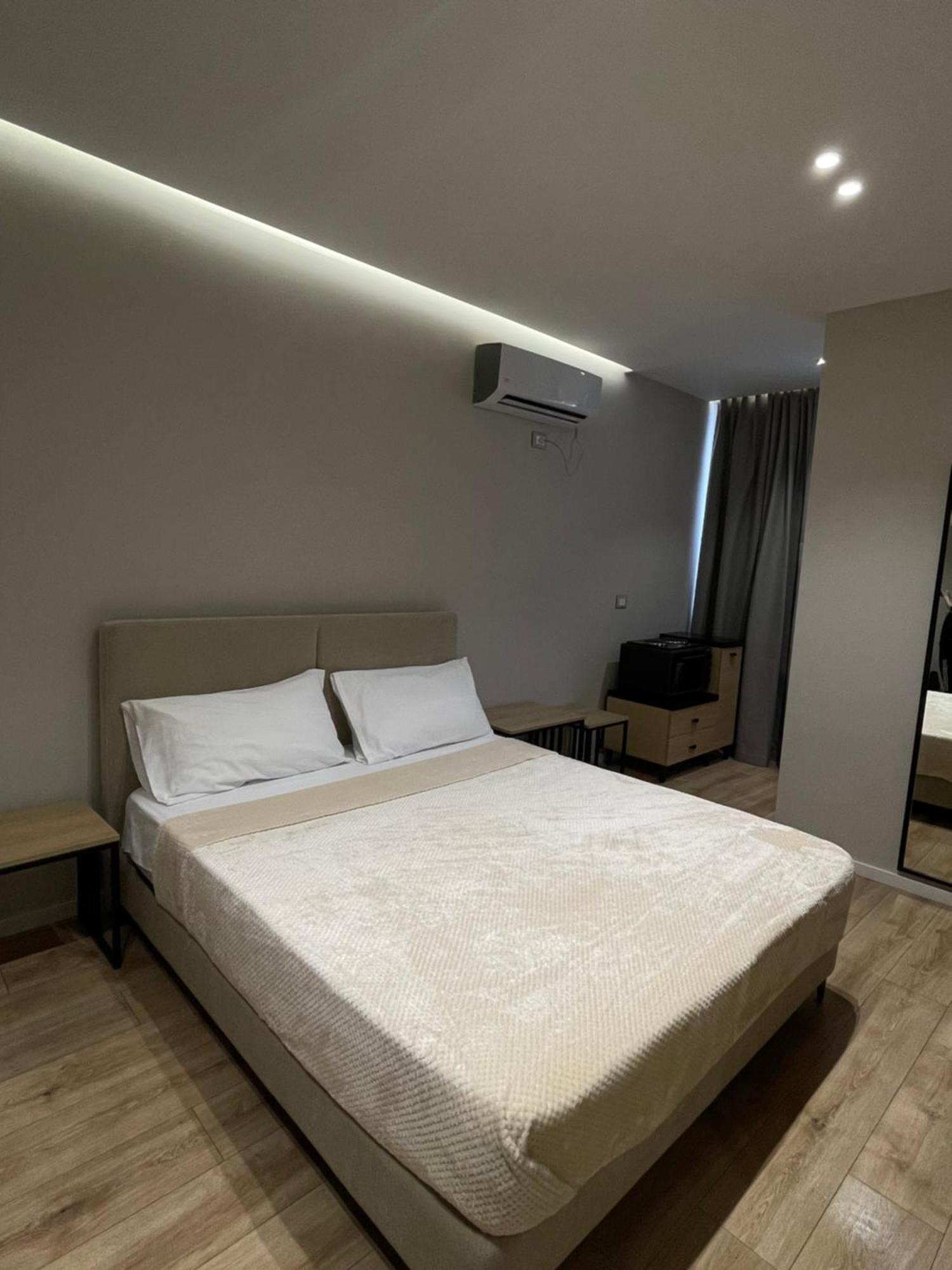 Amazon 8 Guesthouse Tirana Zewnętrze zdjęcie